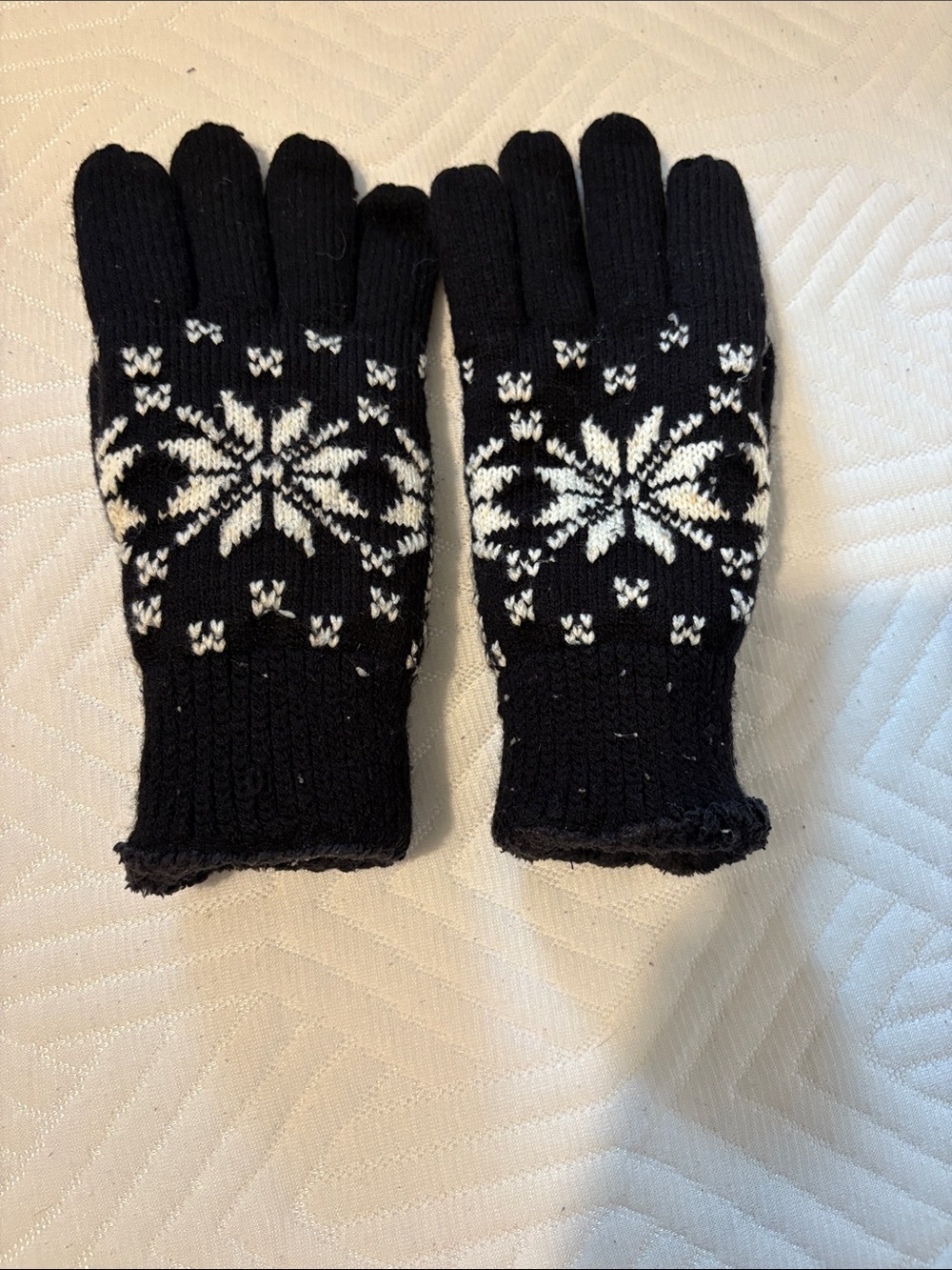 isotoner Black Knit Gloves with White Snowflake Design